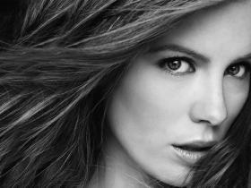 随后凭借意大利名导贝托鲁齐的偷香声名大振