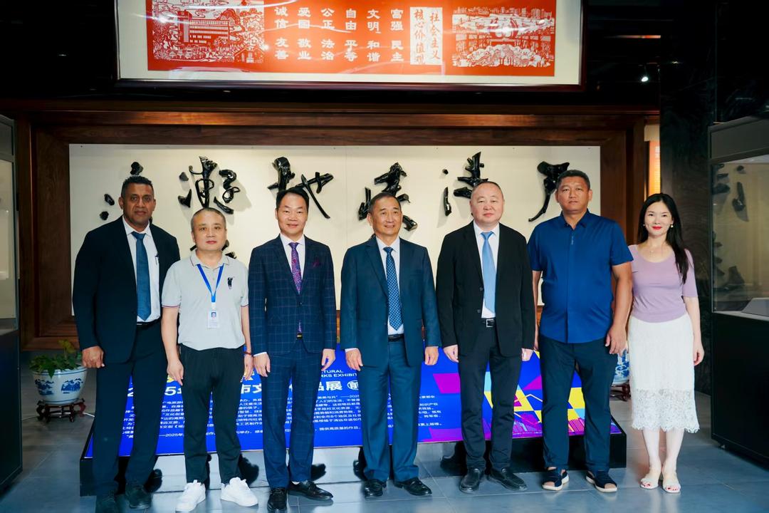 斐济驻华大使李振凡一行访问清远-图片1